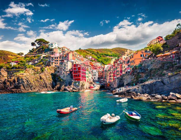 Meglio dormire La Spezia o Cinque Terre? È una delle domande più frequenti per chi organizza un viaggio in Liguria.